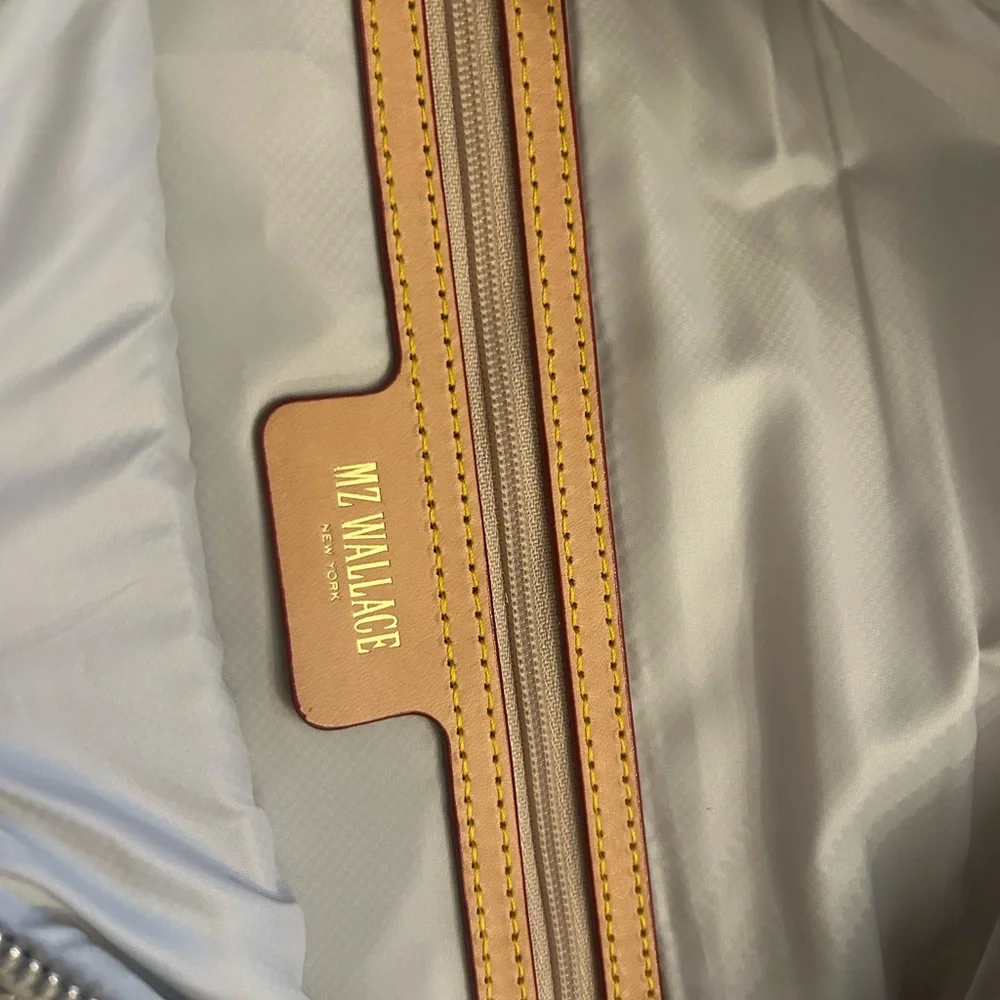 Quilted Crossbody crossbody sling Bag - pebble liquid - Picture 5 of 9